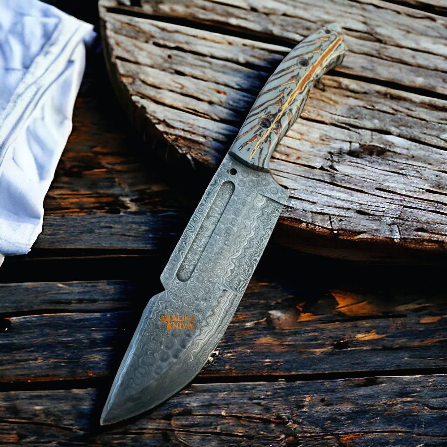 Damascus Steel Hunting & Survival Bushcraft Bowie Knife with Pine-Cone-0042