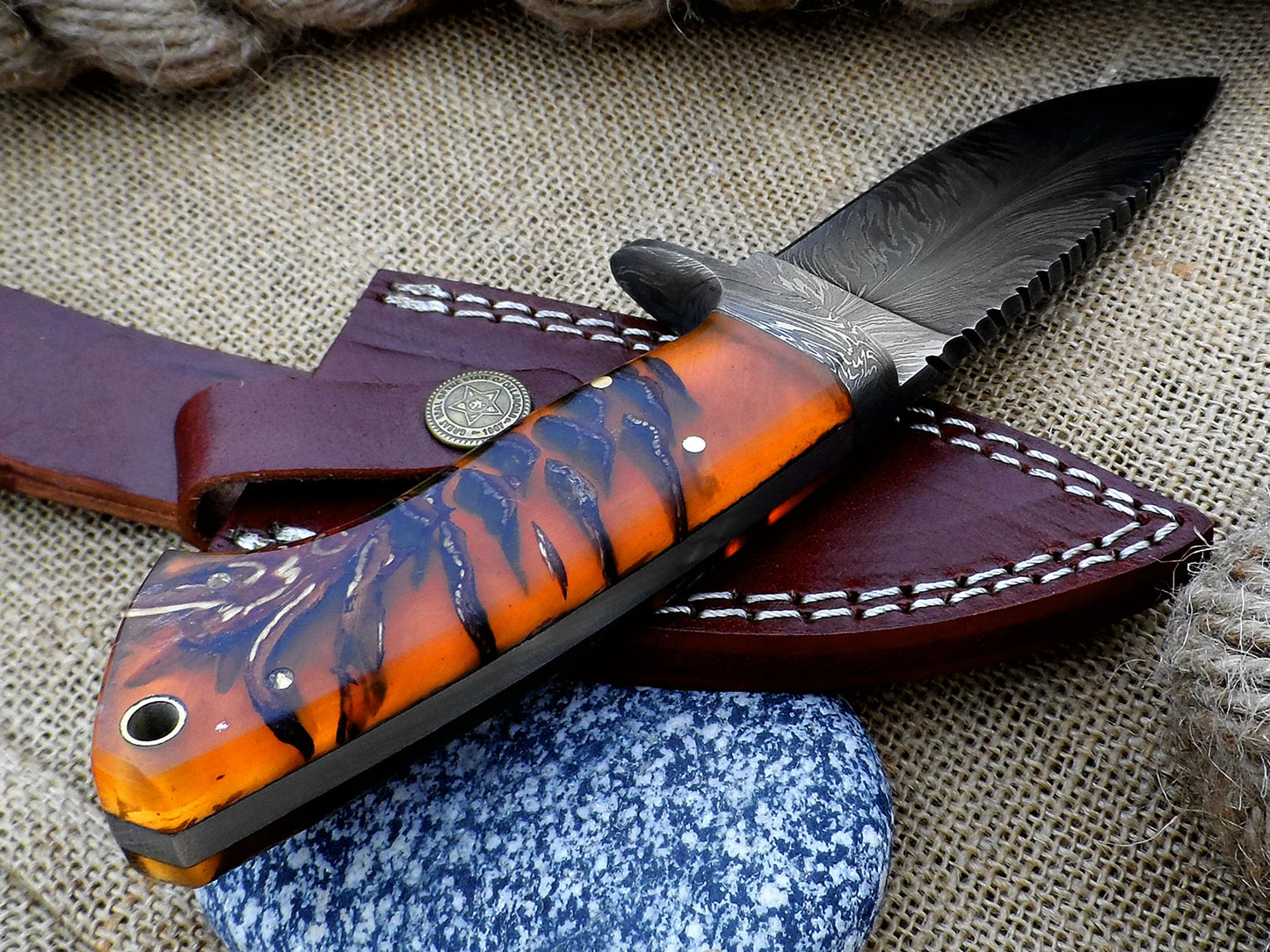 Best Deer Skinning Knife - Feather Damascus Pinecone Handle