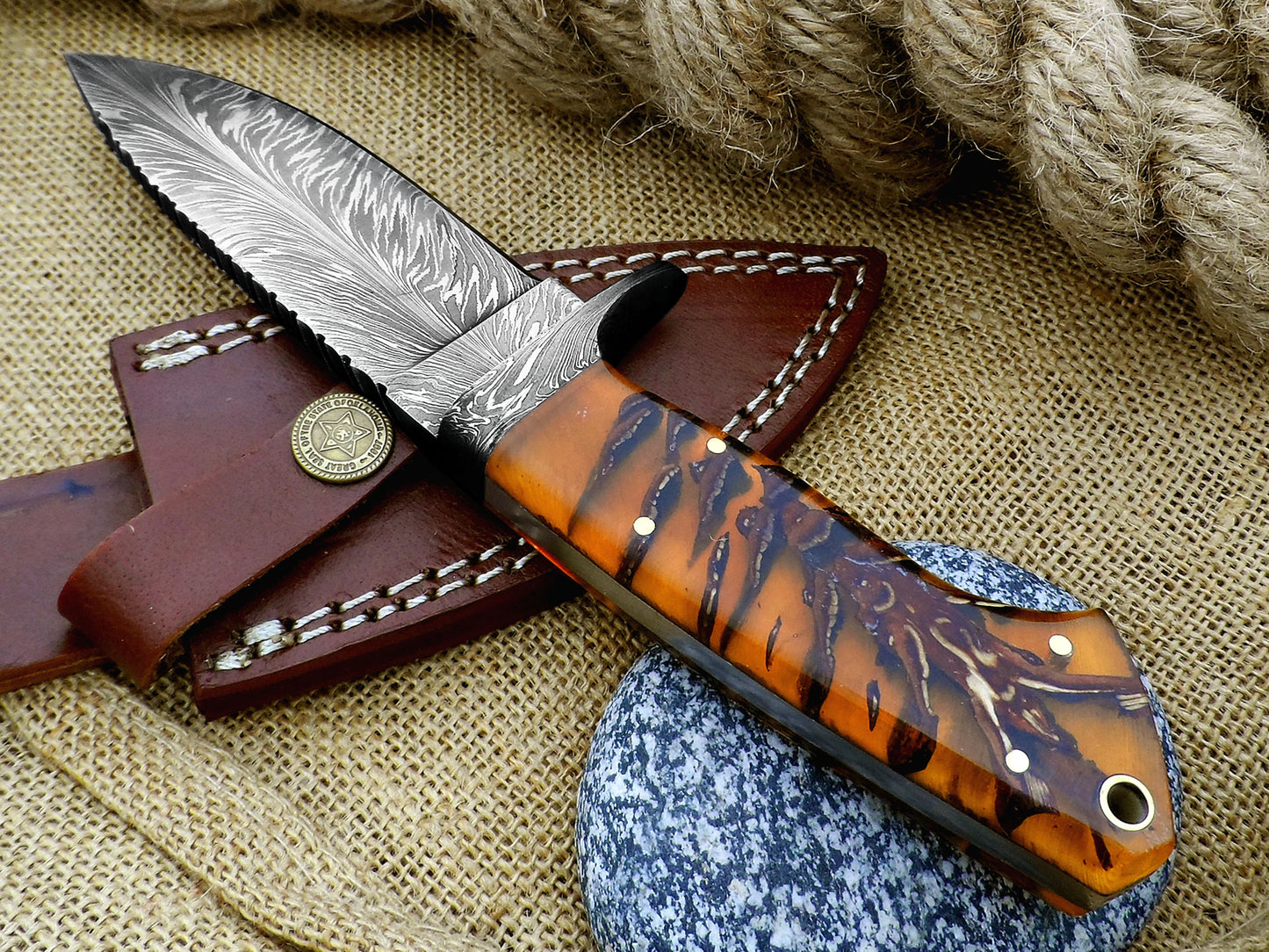 Best Deer Skinning Knife - Feather Damascus Pinecone Handle