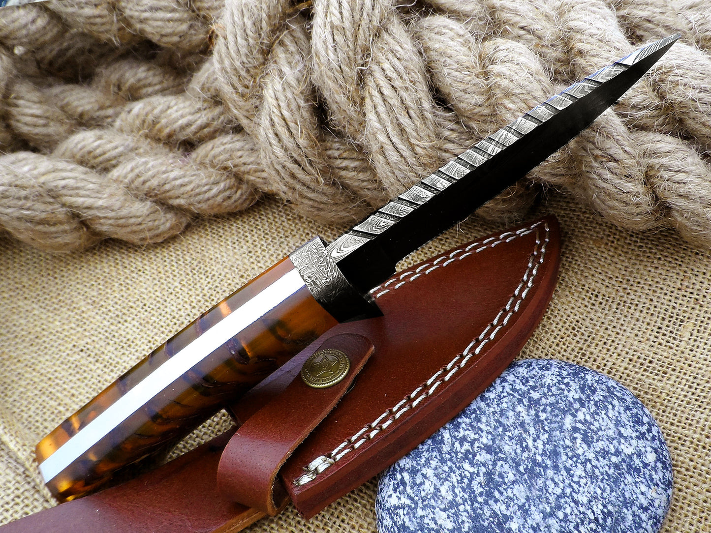 Best Deer Skinning Knife - Feather Damascus Pinecone Handle