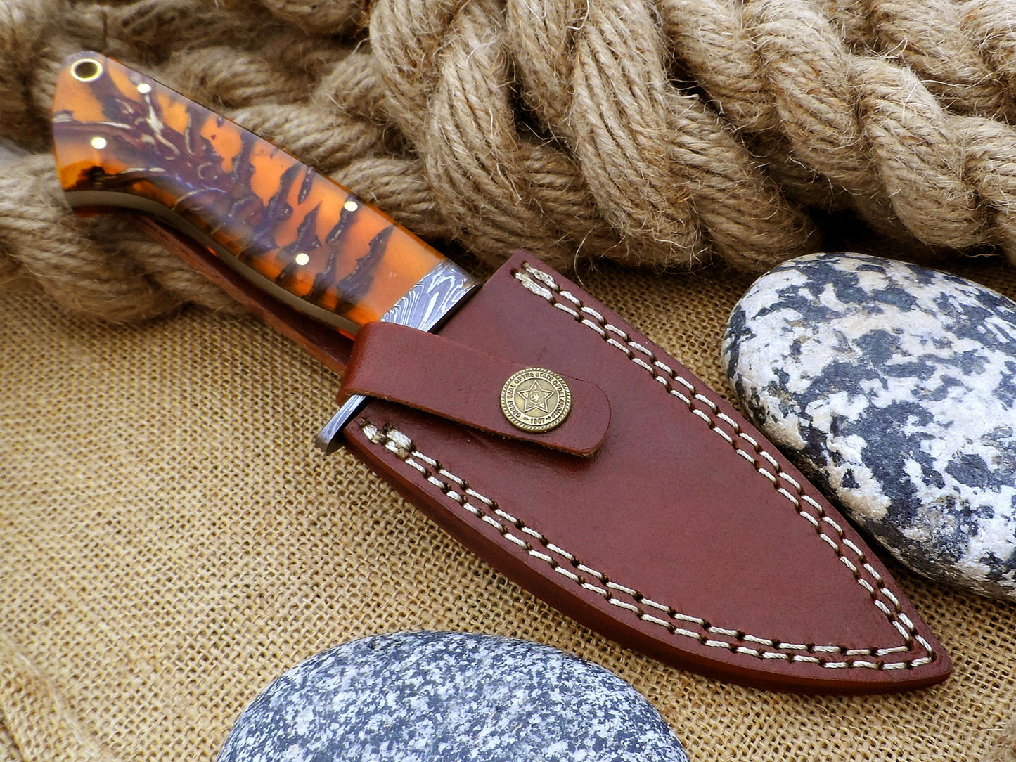 Best Deer Skinning Knife - Feather Damascus Pinecone Handle