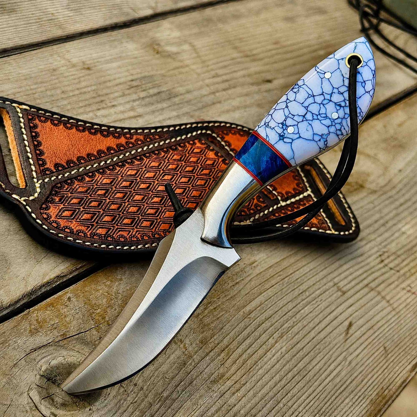 Razor sharp edge detail of cowboy hunting knife