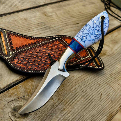 Razor sharp edge detail of cowboy hunting knife