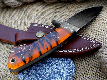 Best Deer Skinning Knife - Feather Damascus Pinecone Handle