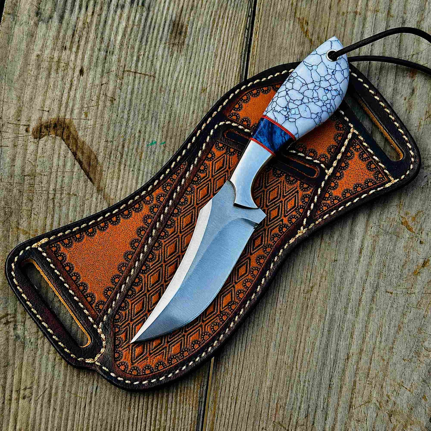 Handmade western Style D2 steel hunting knife showing handle and blade