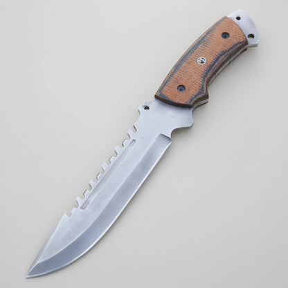 Hunter Point Bowie knife with G10 handle, brand 'Malika Knives' visible.