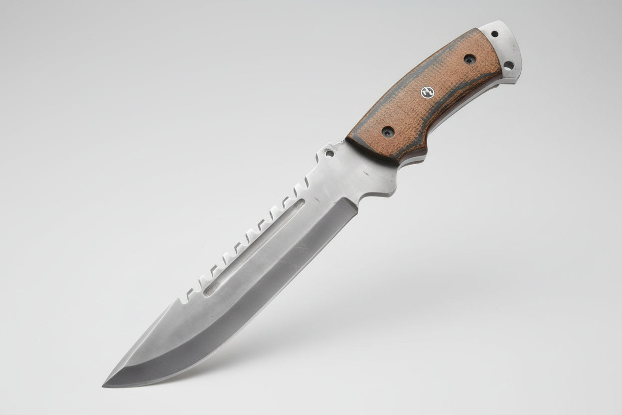 Malika Knives's Hunter Point Bowie knife with a G10 handle 